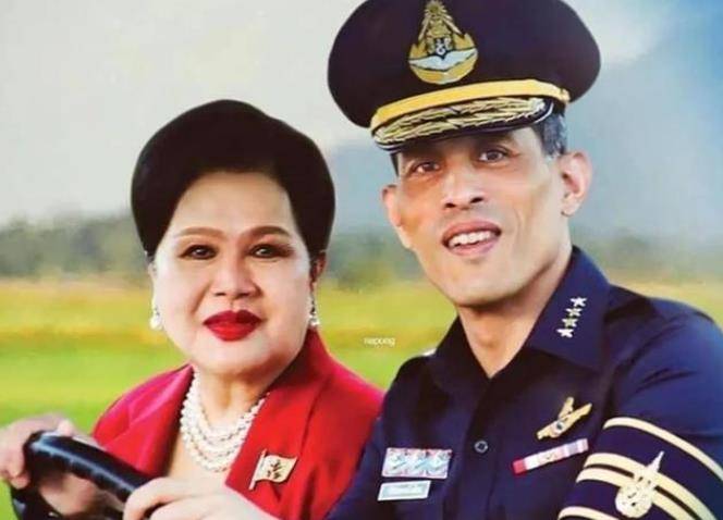 海报|泰国“全家福”海报亮相,三位子嗣悉数登场,西拉米尽显正宫风范