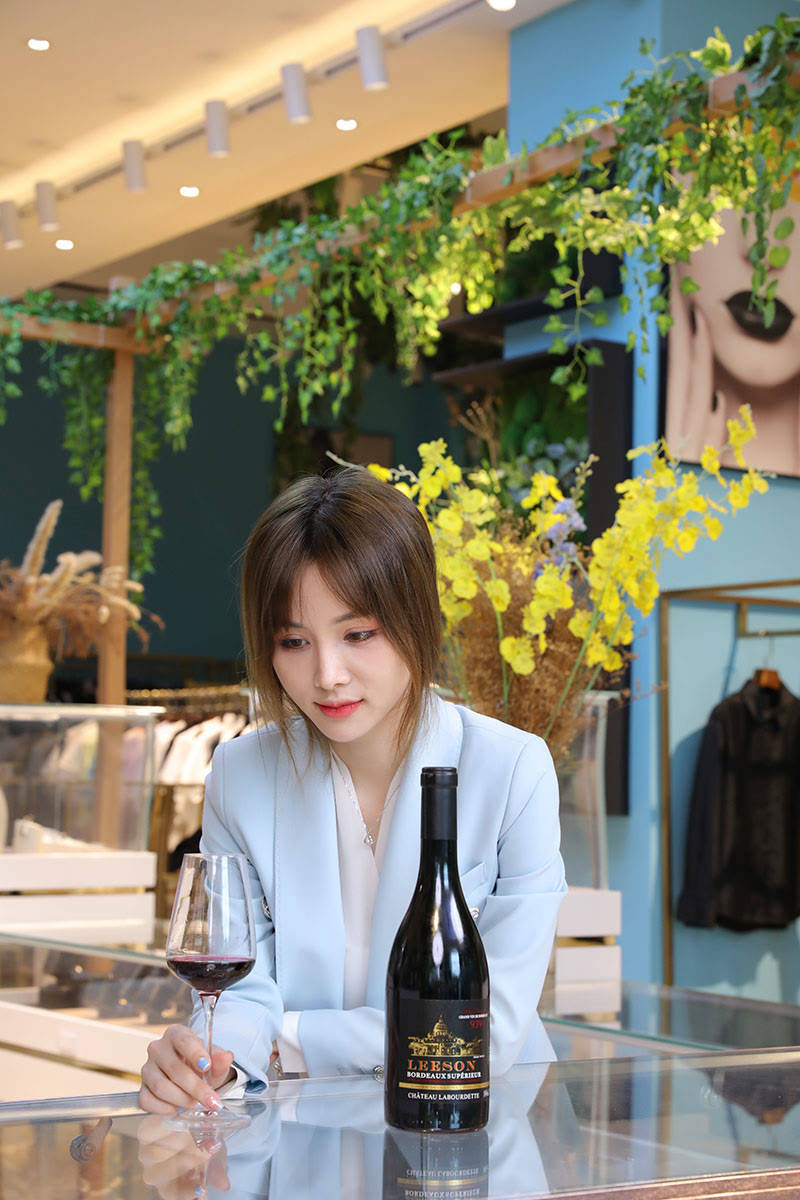 品牌|冬夜的小资生活,用一杯葡萄酒放纵!