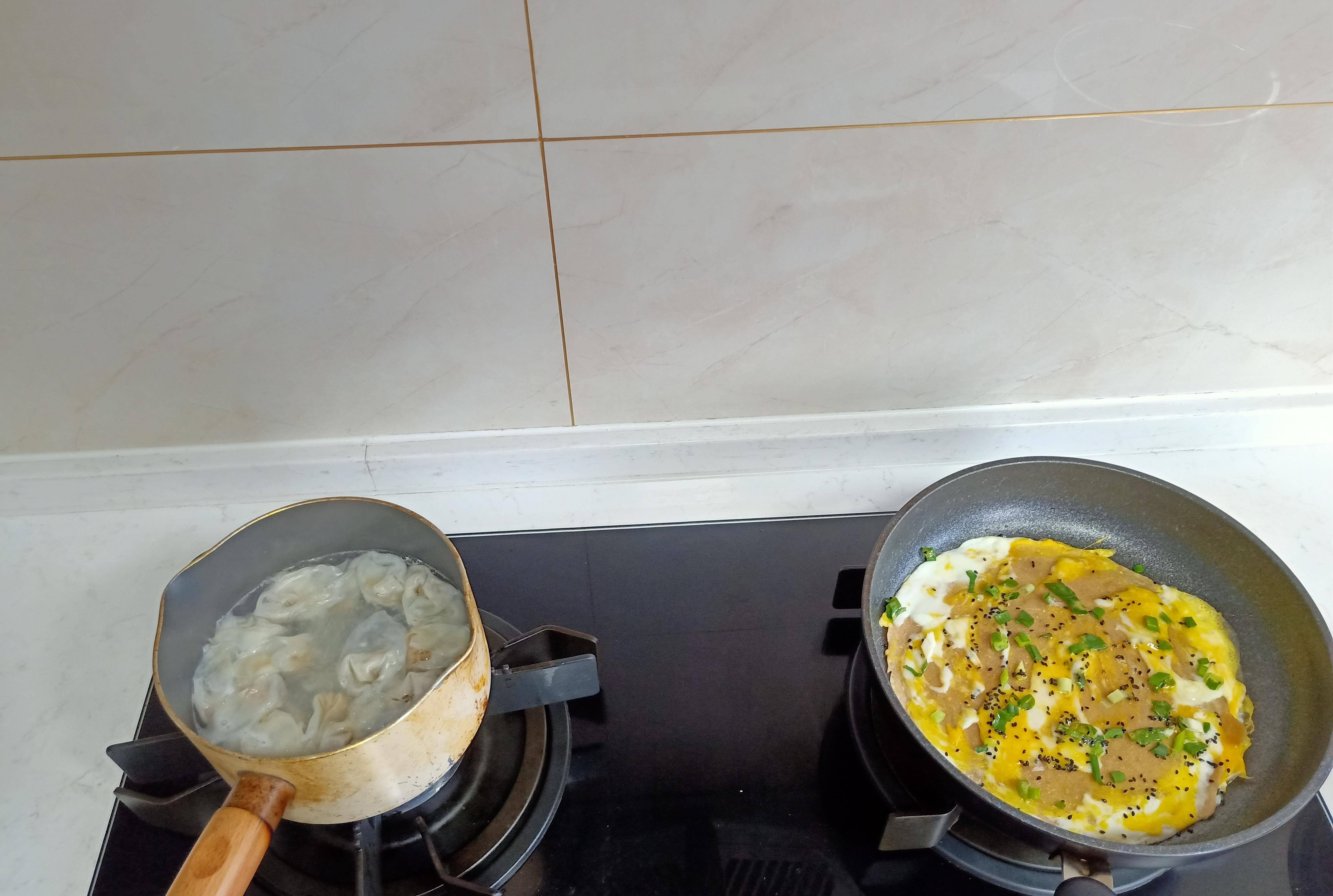 煎饼|儿子喜欢的早餐，鲜香软嫩营养全，三口两口就吃完！网友：接地气