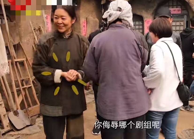 道具|《功勋》曝倪萍蒋欣戏外花絮惹人爆笑，但戏内深夜相拥却让人泪目