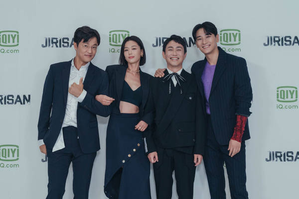 身材 全智贤形象突破大变样！穿露脐装现身发布会，走性感风告别乖乖女