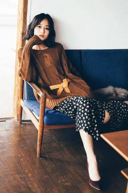 气质 大毛衣+半裙,才是2021秋冬最气质时髦的打开方式!