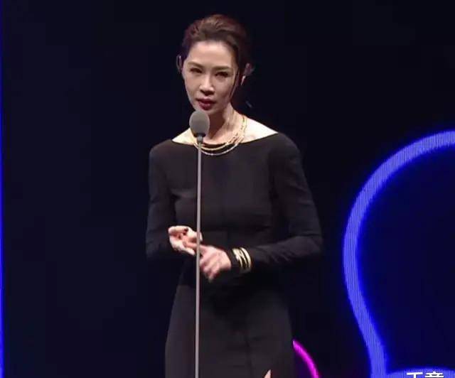 上半身 林心如变脸认不出，Ella性感又保守，台北电影节红毯，把我丑笑了