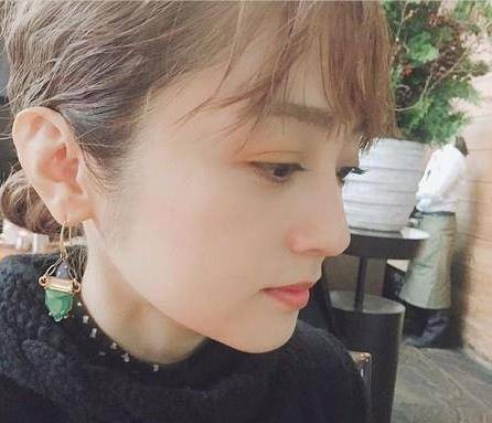 图案40岁凭最强童颜登上热搜，雪肤美肌离不开她坚持涂芝麻油的小秘诀