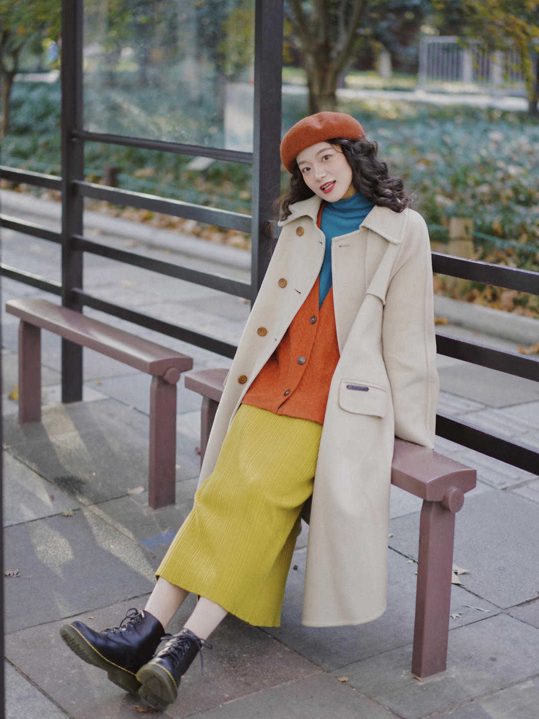 图片 秋冬的半身裙这样穿，时髦百搭又显气质，普通女生也能驾驭