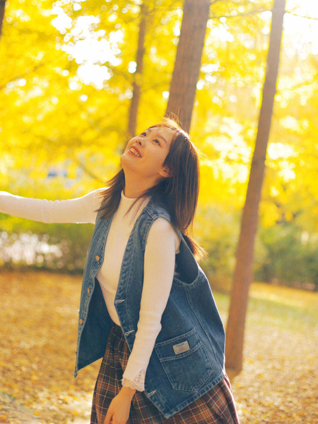 图片 秋冬的半身裙这样穿,时髦百搭又显气质,普通女生也能驾驭