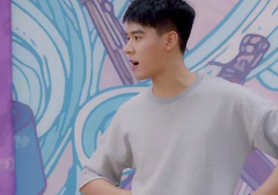 腹肌|更新10集，豆瓣好评满屏飘，笑出腹肌，龚俊新剧凭什么？