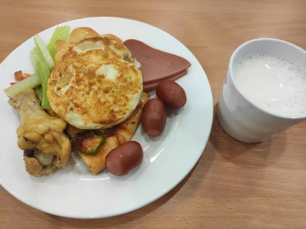 食堂|公司食堂的“自助早餐”真的很绝，不胖20斤都对不起老板！
