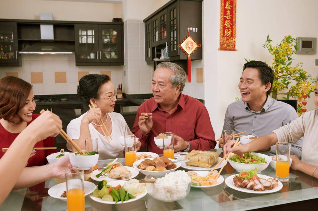 老人吃饭易噎食 七个要点有效防