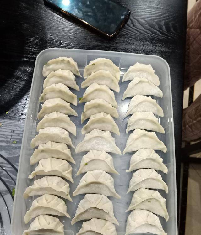 做法|想吃煎饺不用买，快来跟我学，底脆香馅多汁，每1步诀窍都告诉您