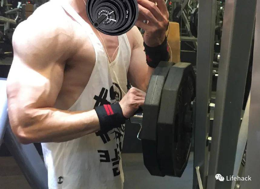 袈裟|上海“肌肉菩萨”半裸秀肌肉，网友：让人想破戒！！