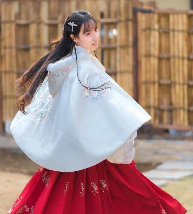 传统 穿错汉服上街被嘲笑,不懂得传统服饰的穿戴,就是不懂汉服的美