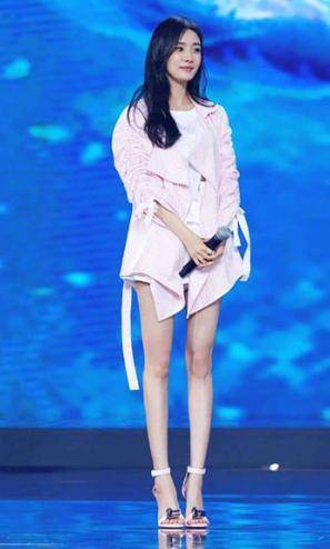 身材 中国腿最美的女星，莫文蔚腿投保三千万，关晓彤杨幂被封“腿精”