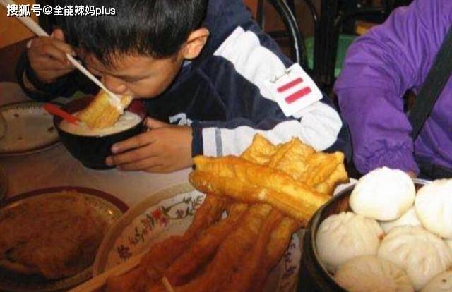 食品|这种“糊弄娃”早餐正蔓延，阻碍孩子身体和智力发育，不建议吃