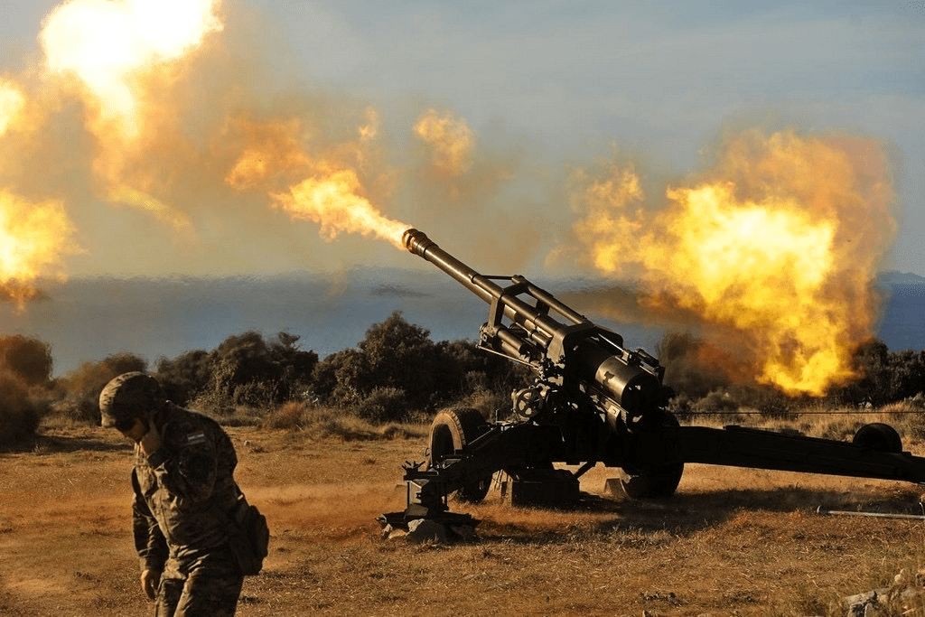 目前我国的现代炮兵采用的是快打快撤的战斗方针,这样可以更加迅速地