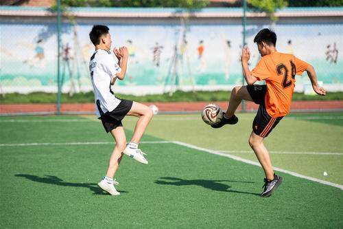 一句 体育老师生病了 众多中小学体育课 被其他主课所占用 孩子