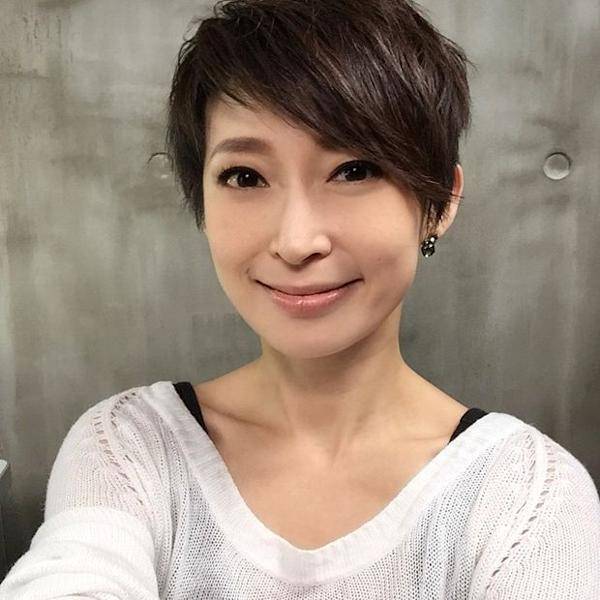 tvb前知名女星周家怡游走两台之间,角色从医生变妈妈