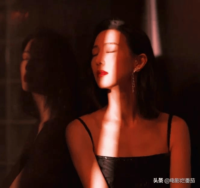 宋佳 时尚红毯：童瑶女人味十足，汤唯气场全开，杨幂白纱遮面若隐若现