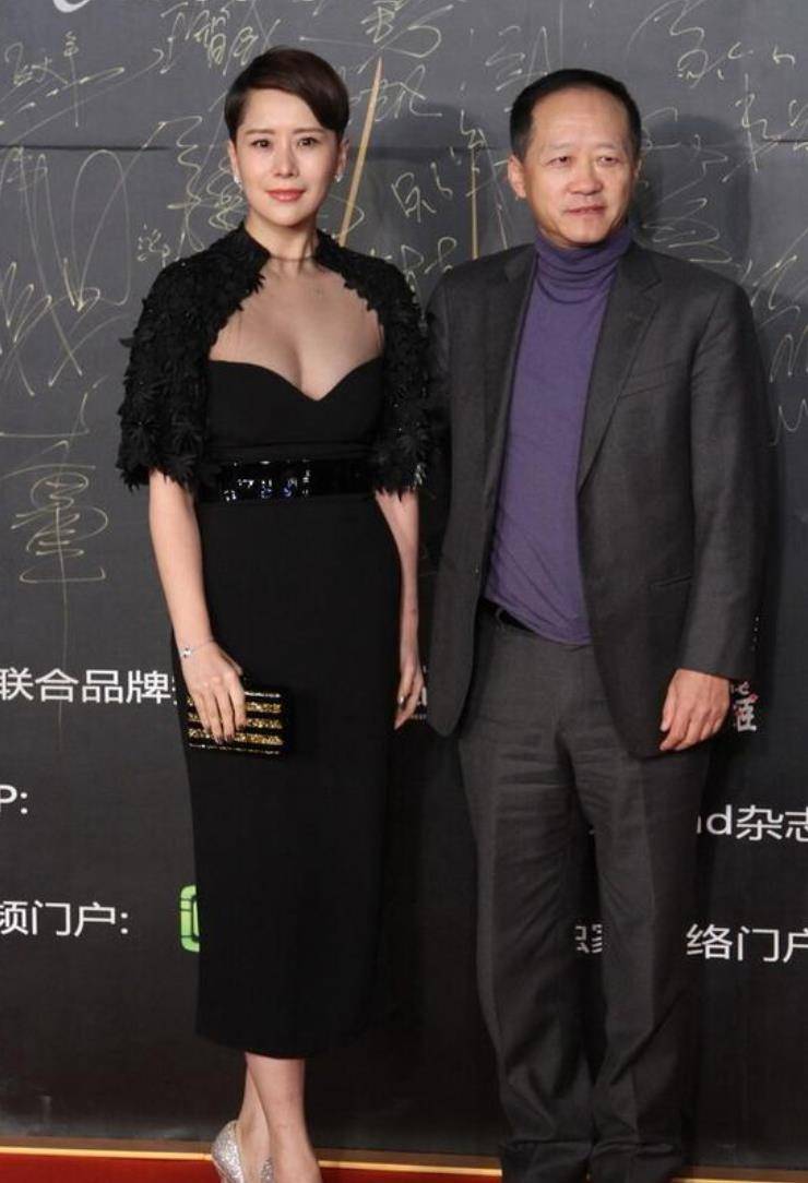 增加了 44岁海清还风韵犹存，穿法式长裙显曼妙身材，丝毫不输圈内小花