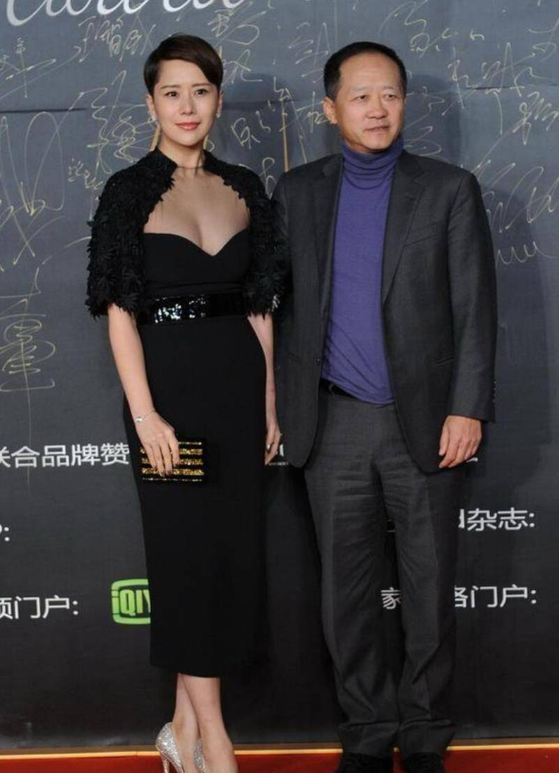 增加了 44岁海清还风韵犹存，穿法式长裙显曼妙身材，丝毫不输圈内小花