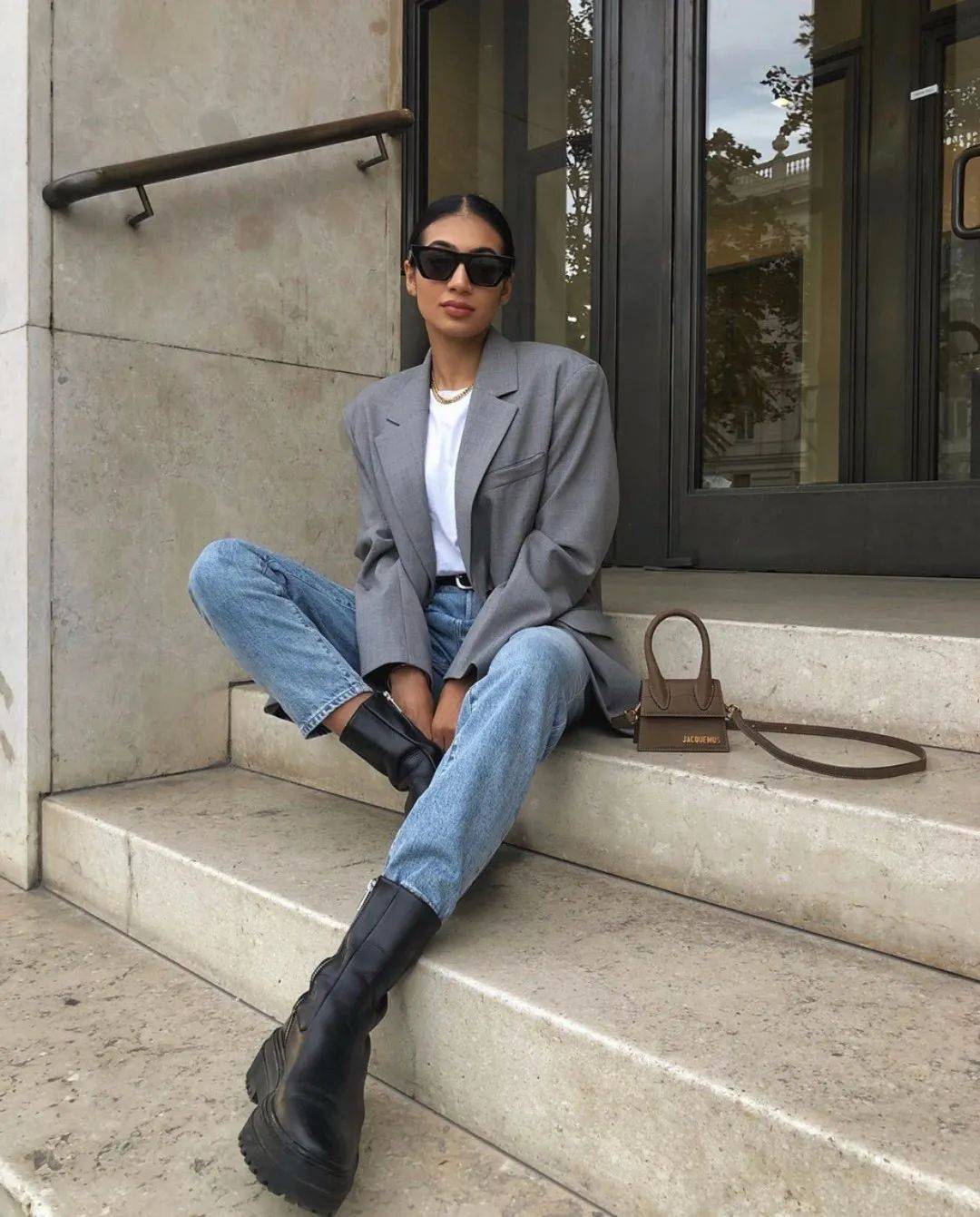 设计 关晓彤的身材一般人学不来，西服下全是美腿，宁波女孩：实在太养眼！