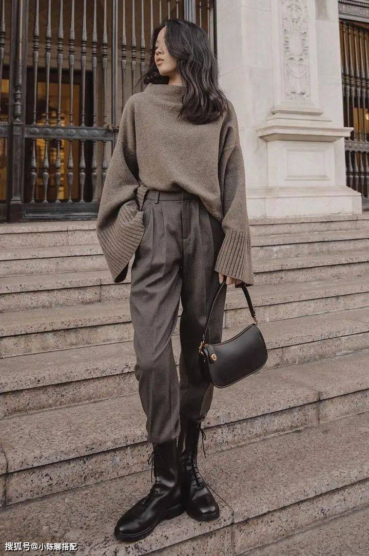 款型 毛衣+半裙，毛衣+烟管裤=今秋时髦搭配，可气质可温柔