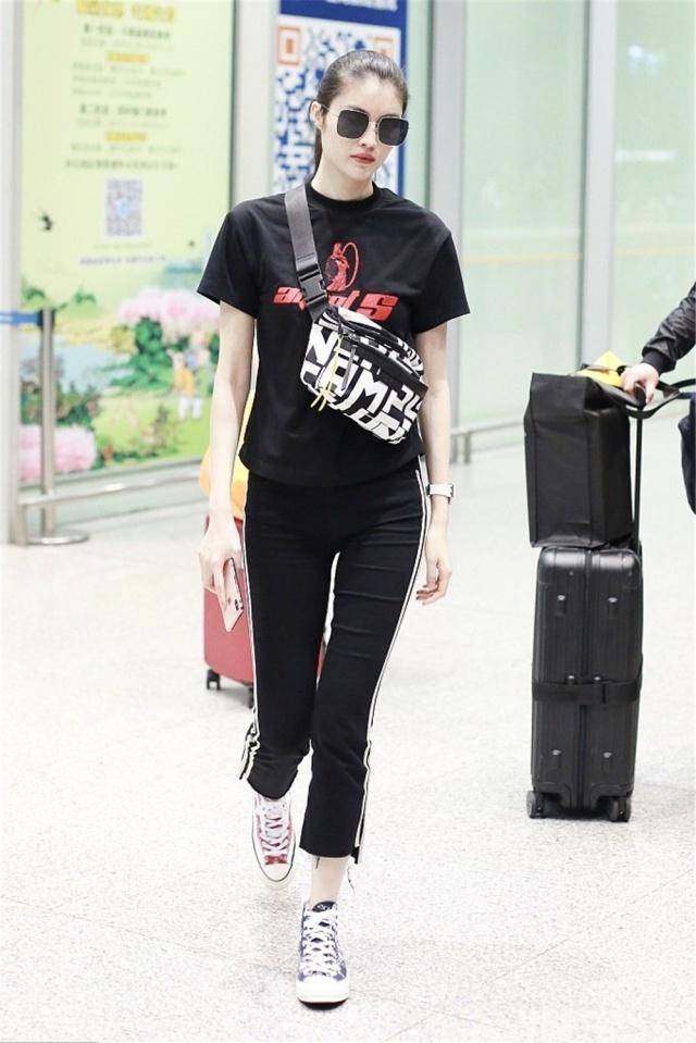 那何 何穗这腿是有多长？九分裤竟穿出七分裤既视感，大长腿真的好吸睛