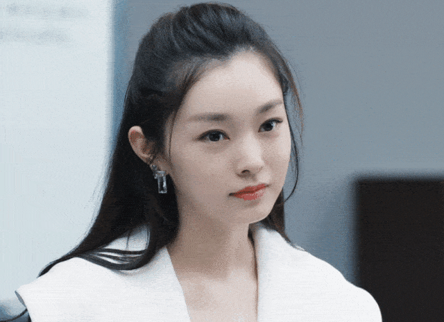 1990年湖北宜昌,毕业于北影08届表演系,代表作《阳光之下》《匆匆那年