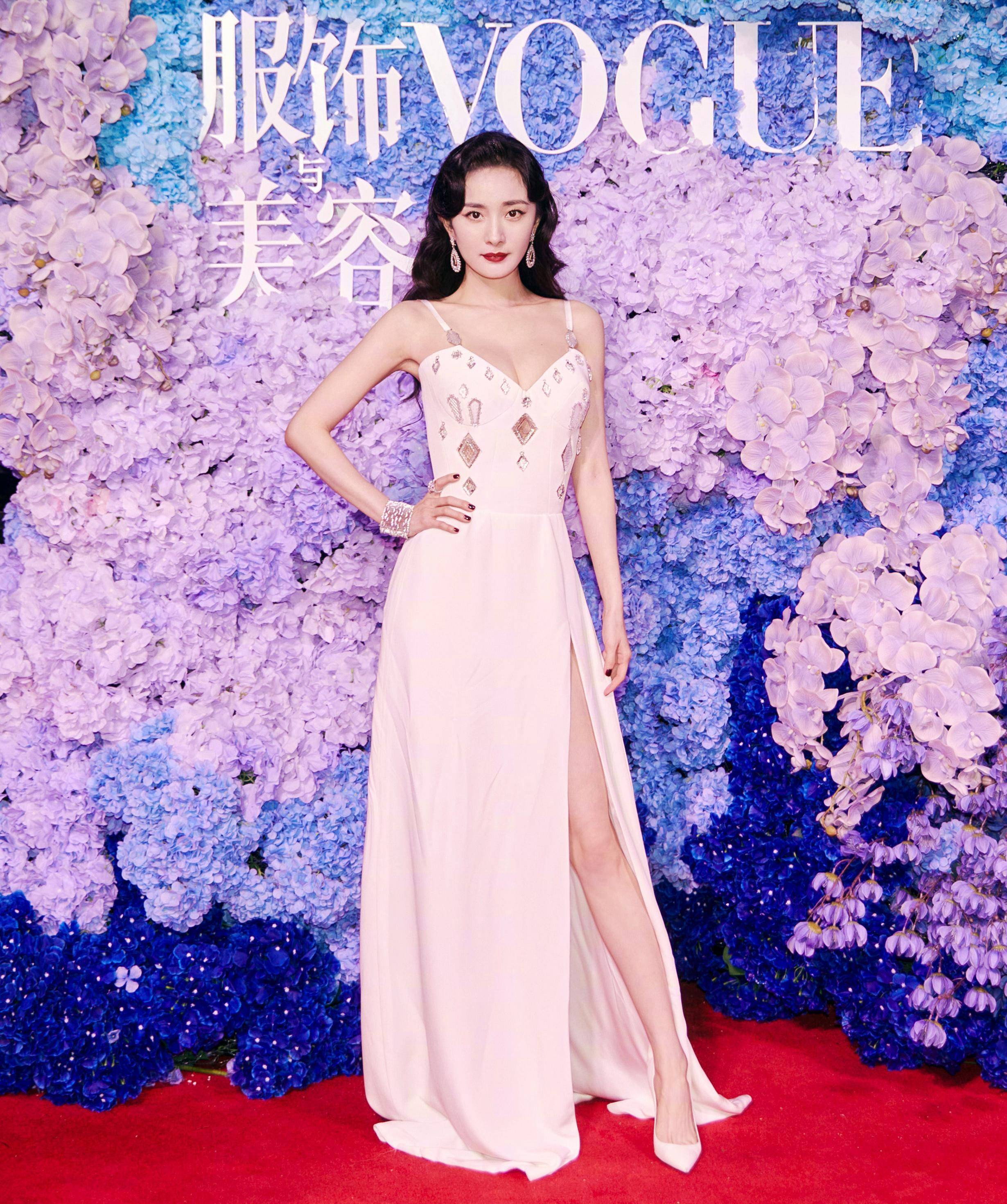 珠宝 杨幂挣那么多钱,为啥还不去调一调仪态?造型师也救不了