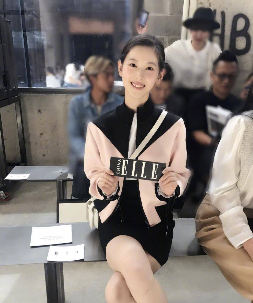 设计 章泽天快30岁了,穿包臀裙+瘦腿靴,清纯优雅还高级
