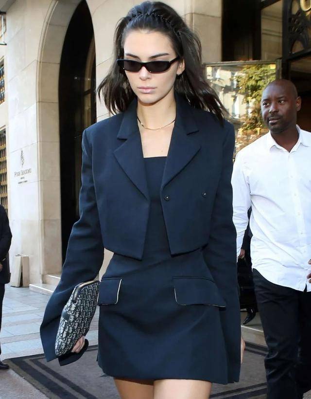 设计 秋冬出镜率超高的西装款，时髦又气质，出街必备裤装短裙连衣裙_网易订阅