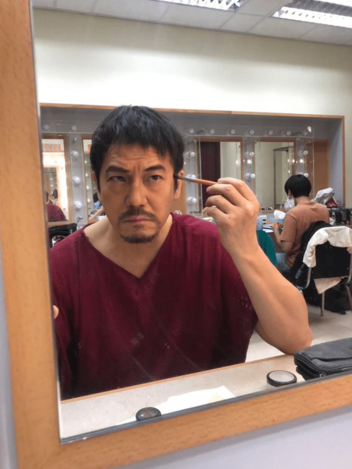 原创欧锦棠重提900日无薪假事件,揭tvb找借口不给薪资,不受待见离巢