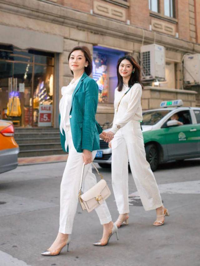 尖头 年过50的女人，建议少穿高跟鞋！今秋流行这4双鞋，舒适显高真美