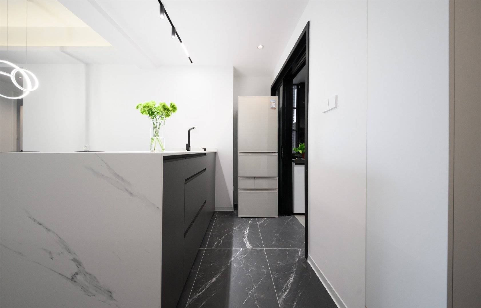 入户玄关是什么墙怎么确定 f459ee2a6cda48ba967b2801b6b43084.jpeg