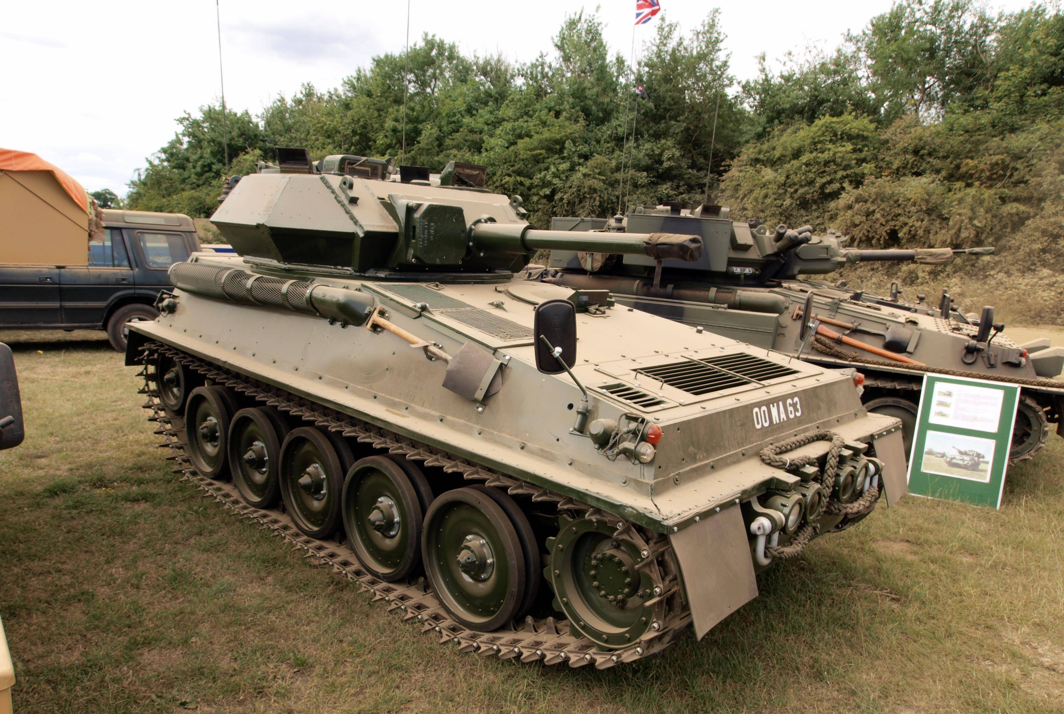 原创英国毒蝎:神秘的fv101轻型坦克,引领步战车风潮