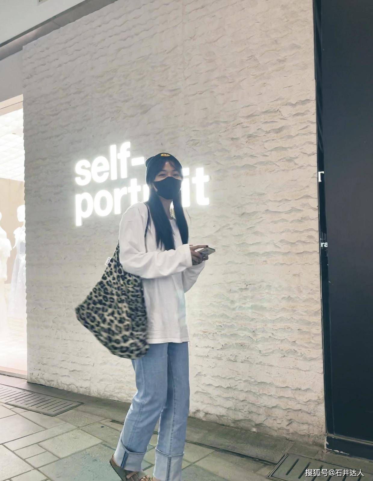 廓形 简约又很高级越是基础款的单品,对穿搭者的气质就会越挑剔