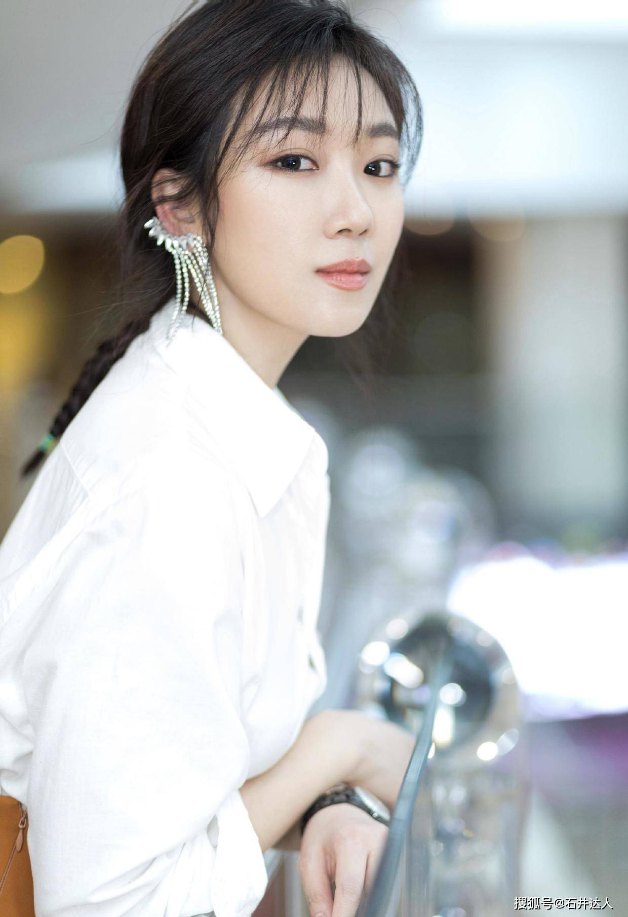 廓形 简约又很高级越是基础款的单品,对穿搭者的气质就会越挑剔