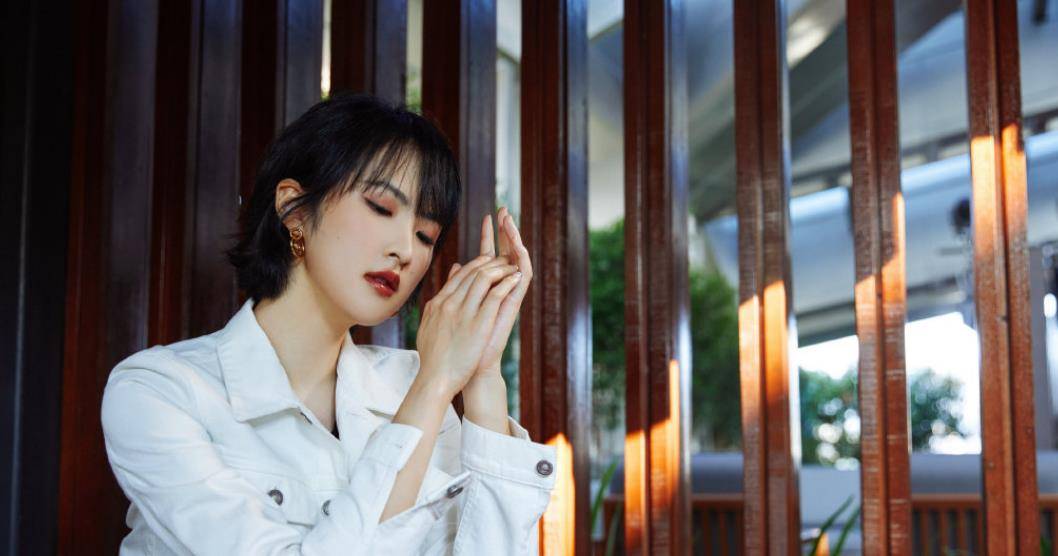 节目组|社死现场！自称是姚安娜闺蜜，姚安娜却挑明称两人只是舍友和邻居