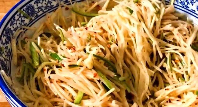 做法|秋天，早餐多吃它，皮薄馅大，解馋顶饱，比包子馅饼好吃，太香了