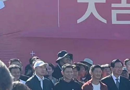 吴京|《流浪地球2》低调开机，吴京再次出演，刘德华站C位