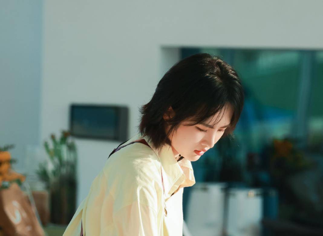 节目组|社死现场！自称是姚安娜闺蜜，姚安娜却挑明称两人只是舍友和邻居