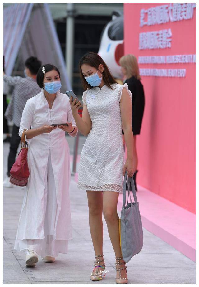 设计 白色波点旗袍,气质满满。很时髦