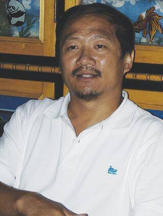 现实|扮演《乡村爱情》中最惹人恨的角色，现实中妻子被王小利占便宜