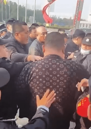 陕西服装工程学院工作人员求助：凌晨学校闯进150人(图3)