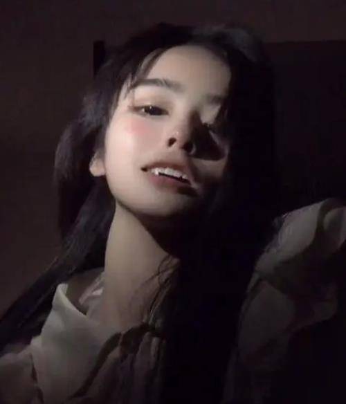 男儿身|萝莉网红安妮，靠骂人涨粉百万火遍全网，自曝“男儿身”惊呆众人