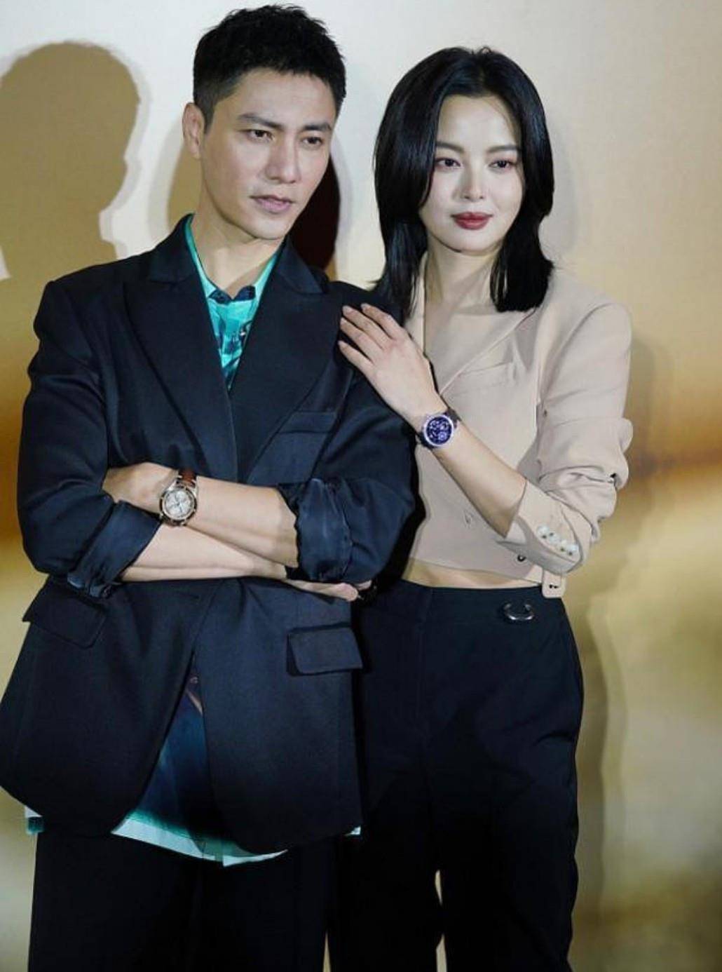 活动 陈坤与辛芷蕾同框，同穿西服出席活动，丝毫看不出陈坤比她大10岁