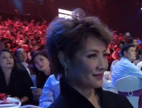 du|三十年前红遍广东的萨仁高娃真彩的人生,59岁的她活出真我风采