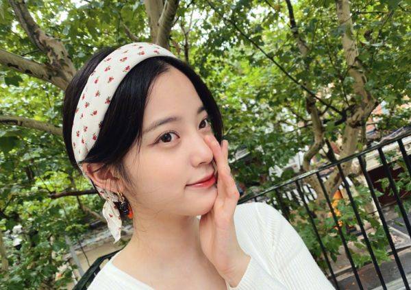 仙女鞠婧祎团队被挖？欧阳娜娜“千金妆”美霸屏，终于知道为何全网模仿