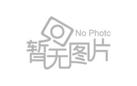 猫咪猫咪小时候就喜欢趴在二哈头上，直到长大也一样，可狗的眼神