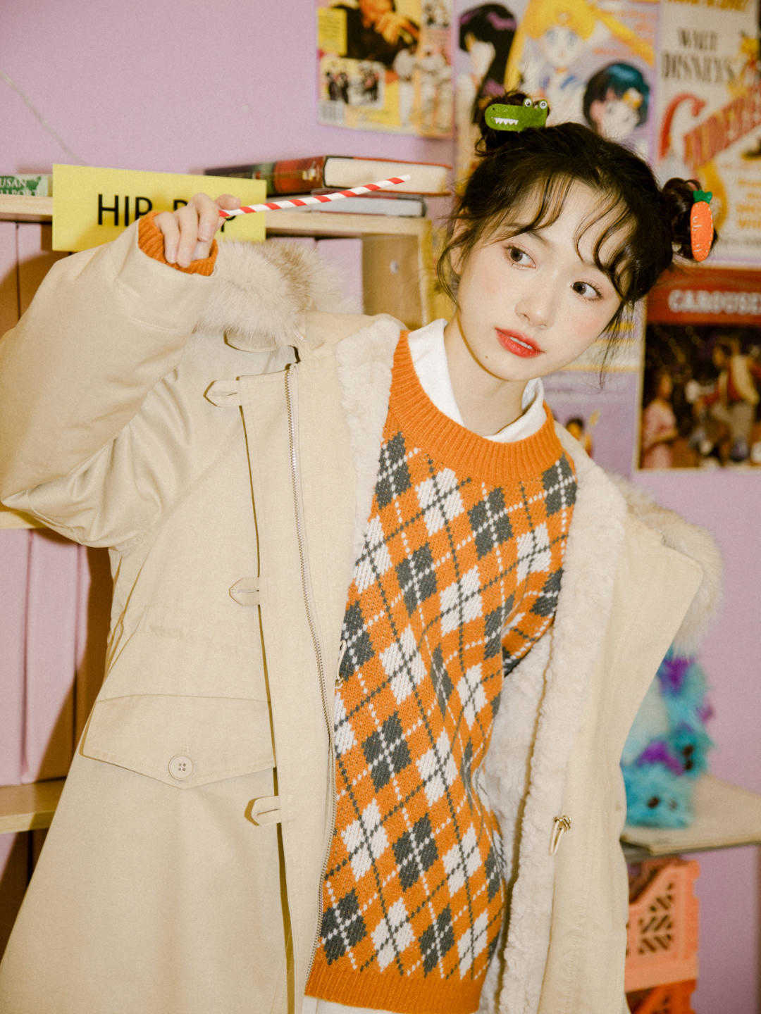 是属于 秋冬季节,针织衫还可以这样穿,保暖洋气又减龄,谁穿都好看